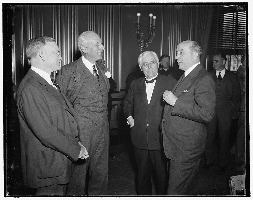 Harris and Ewing, May 1937 — Chamber of Commerce and AFL leaders meeting, laughing
